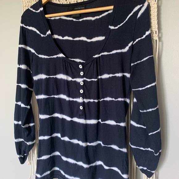 Calvin Klein Tie Dye 3/4 Sleeve Top with Buttons - Picture 11 of 13